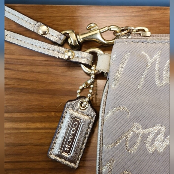 Coach New York Graffiti Script Logo Tan Gold Sparkly puffy Heart Wristlet - Picture 5 of 8